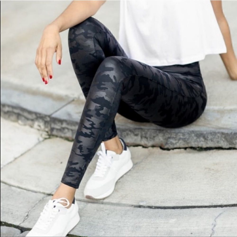 SPANX Faux Leather Shiny Camo Leggings Size Small Black Grey Shaping Pants
